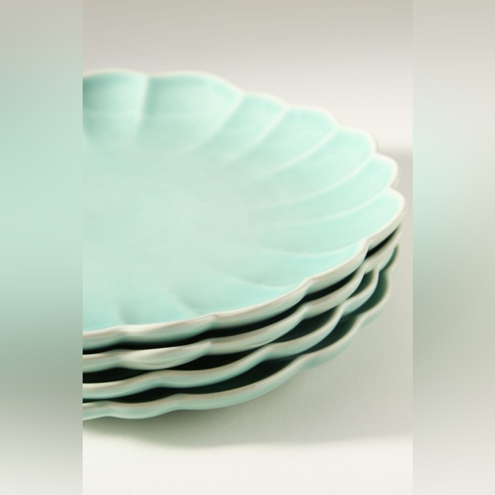 Anthropologie Beatriz Dinner Plates, Set of 4 - Picture 2 of 4